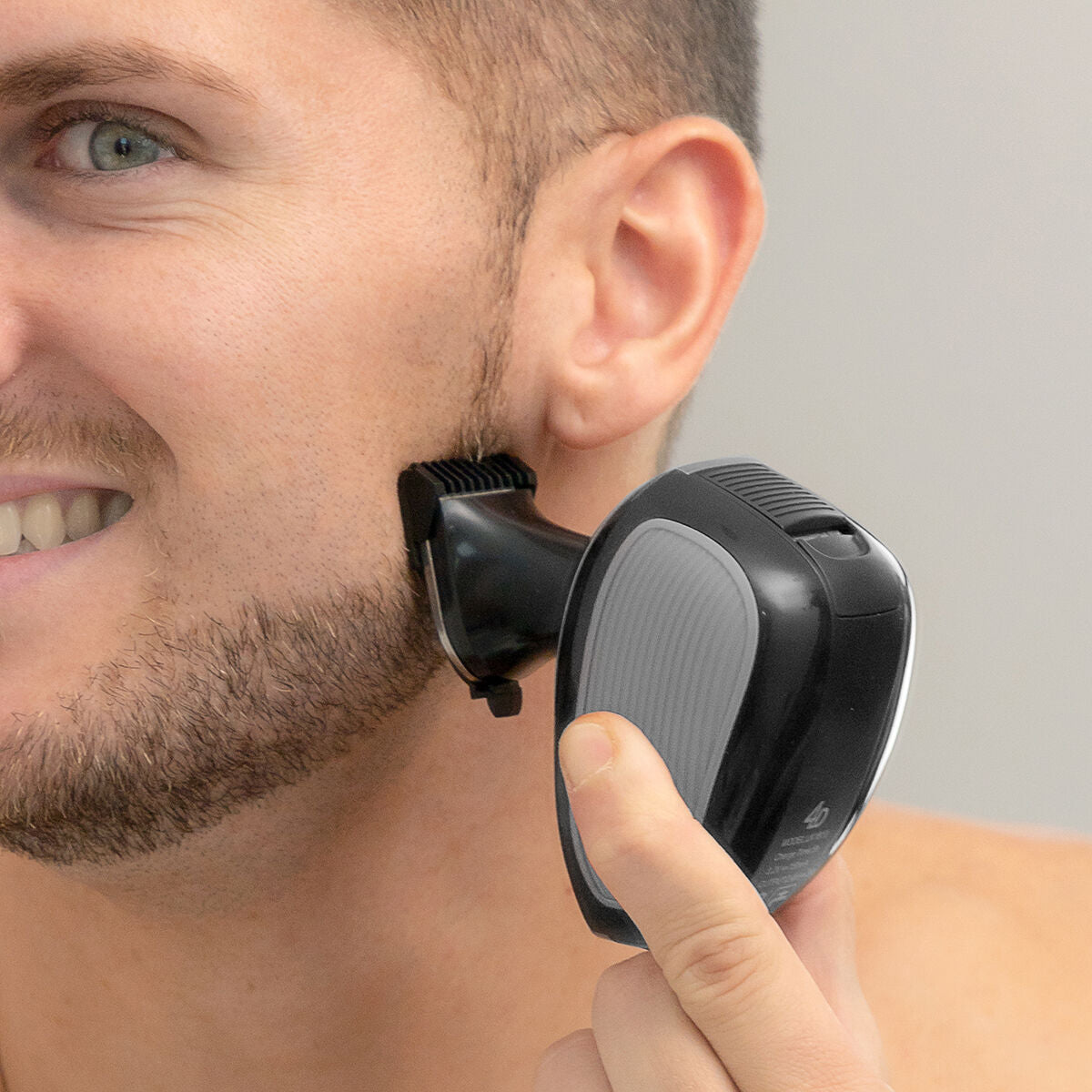 Afeitadora Recargable Ergonómica Multifunción 5 en 1